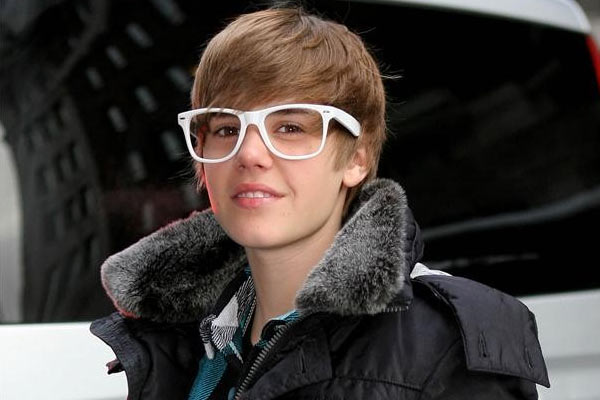 justin bieber kissy face and sunglasses. justin bieber mother married.