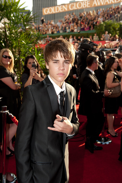 justin bieber hair flip moving picture. 2) Justin Bieber for getting